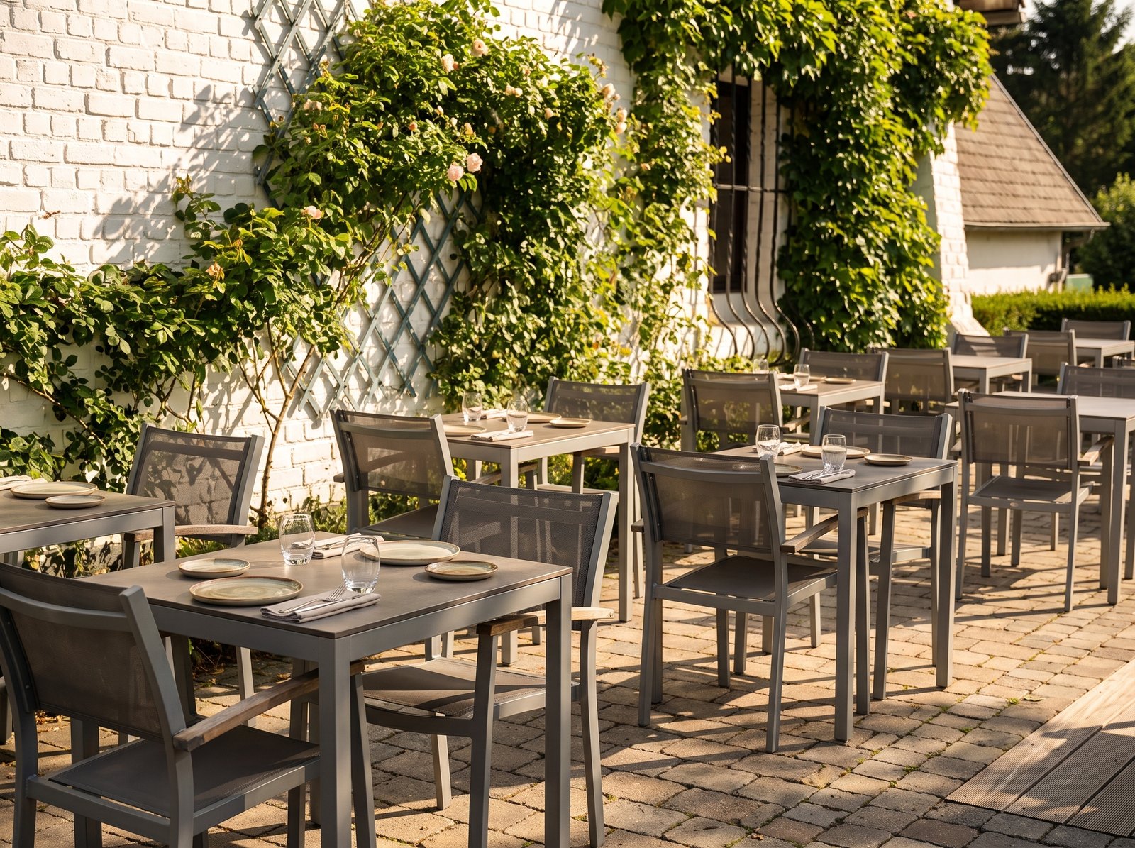 La terrasse du restaurant devant le club-house